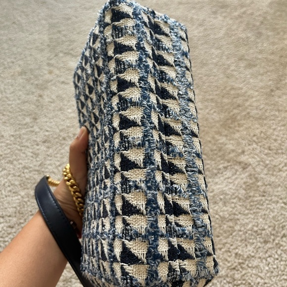 Tory Burch small Kira tweet convertible shoulder bag in three tones of blue - Picture 5 of 9